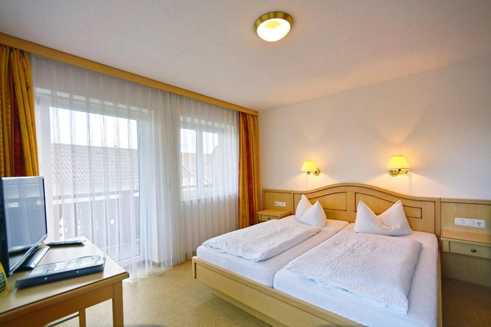 Gasthof "Zum Strauss" Wildsteig ภายนอก รูปภาพ
