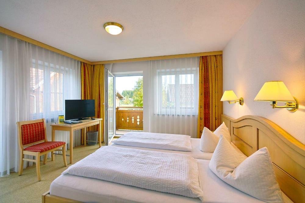 Gasthof "Zum Strauss" Wildsteig ภายนอก รูปภาพ